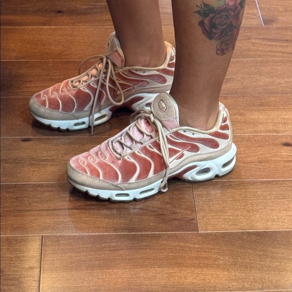 NIKE Air Max Plus LX-Velvet-Dusty Peach & Tan - Picture 12 of 12